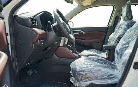 Toyota Urban Cruiser, 2024 год, 3 000 000 рублей, 11 фотография