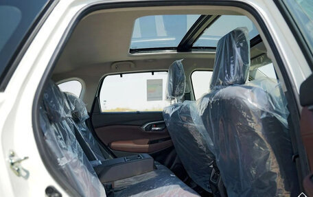 Toyota Urban Cruiser, 2024 год, 3 000 000 рублей, 17 фотография