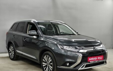 Mitsubishi Outlander III рестайлинг 3, 2021 год, 2 303 000 рублей, 3 фотография