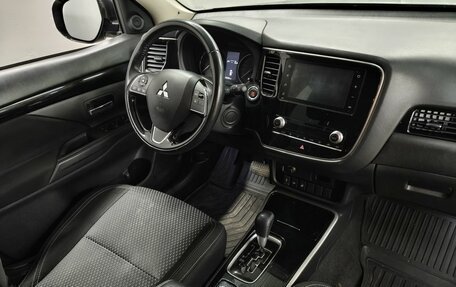 Mitsubishi Outlander III рестайлинг 3, 2021 год, 2 303 000 рублей, 10 фотография