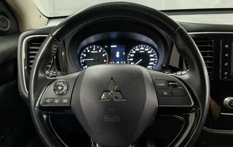 Mitsubishi Outlander III рестайлинг 3, 2021 год, 2 303 000 рублей, 12 фотография