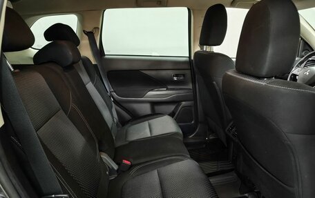 Mitsubishi Outlander III рестайлинг 3, 2021 год, 2 303 000 рублей, 13 фотография