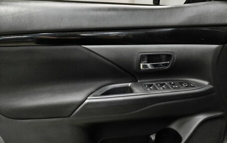 Mitsubishi Outlander III рестайлинг 3, 2021 год, 2 303 000 рублей, 15 фотография