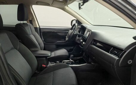 Mitsubishi Outlander III рестайлинг 3, 2021 год, 2 303 000 рублей, 9 фотография