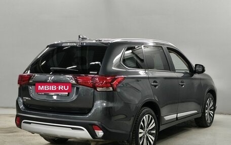 Mitsubishi Outlander III рестайлинг 3, 2021 год, 2 303 000 рублей, 5 фотография