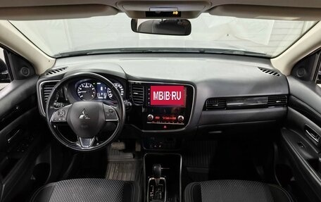 Mitsubishi Outlander III рестайлинг 3, 2021 год, 2 303 000 рублей, 11 фотография