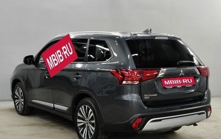 Mitsubishi Outlander III рестайлинг 3, 2021 год, 2 303 000 рублей, 7 фотография