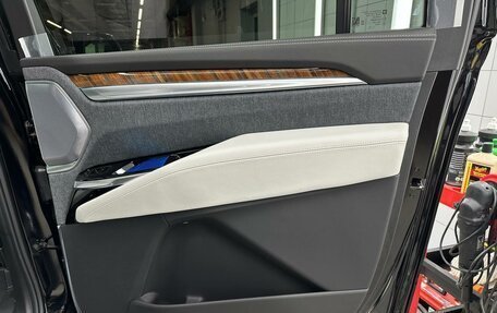 Cadillac Escalade V, 2025 год, 21 600 000 рублей, 15 фотография