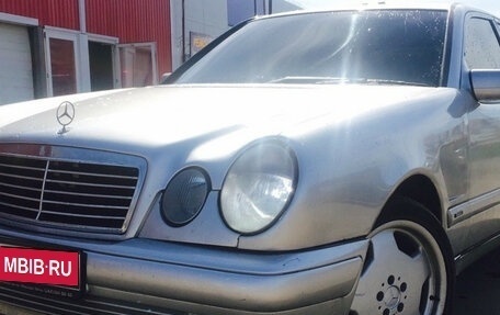 Mercedes-Benz E-Класс, 1999 год, 249 000 рублей, 1 фотография