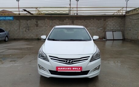 Hyundai Solaris II рестайлинг, 2015 год, 890 000 рублей, 3 фотография