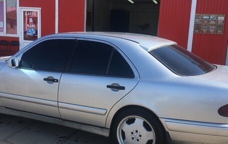 Mercedes-Benz E-Класс, 1999 год, 249 000 рублей, 3 фотография