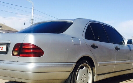 Mercedes-Benz E-Класс, 1999 год, 249 000 рублей, 2 фотография