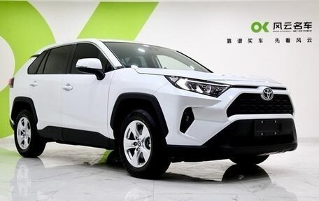 Toyota RAV4, 2024 год, 3 090 000 рублей, 1 фотография