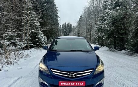 Hyundai Solaris II рестайлинг, 2015 год, 900 000 рублей, 1 фотография