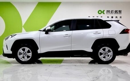 Toyota RAV4, 2024 год, 3 090 000 рублей, 3 фотография