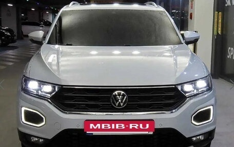 Volkswagen T-Roc I, 2021 год, 2 299 911 рублей, 2 фотография