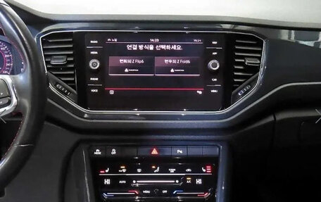 Volkswagen T-Roc I, 2021 год, 2 299 911 рублей, 12 фотография