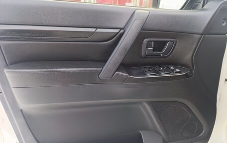 Mitsubishi Pajero IV, 2014 год, 2 299 000 рублей, 10 фотография