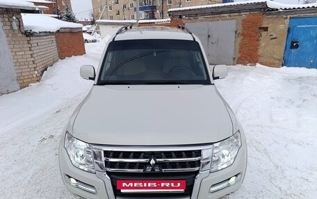 Mitsubishi Pajero IV, 2014 год, 2 299 000 рублей, 5 фотография