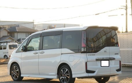 Honda Stepwgn IV, 2017 год, 1 590 000 рублей, 2 фотография