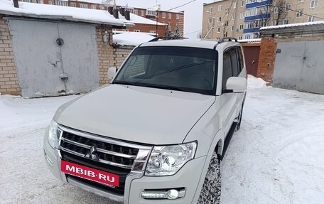 Mitsubishi Pajero IV, 2014 год, 2 299 000 рублей, 2 фотография