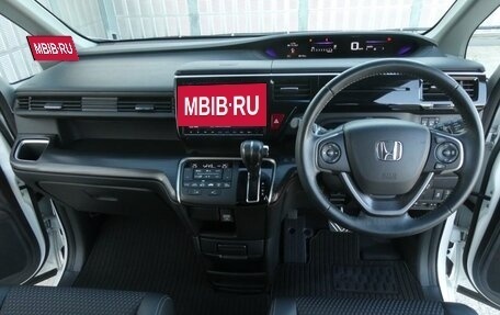 Honda Stepwgn IV, 2017 год, 1 590 000 рублей, 6 фотография