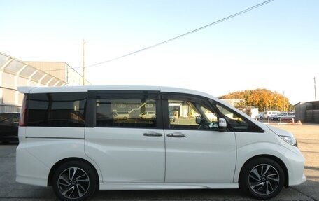 Honda Stepwgn IV, 2017 год, 1 590 000 рублей, 5 фотография