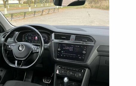 Volkswagen Tiguan II, 2019 год, 2 649 000 рублей, 3 фотография