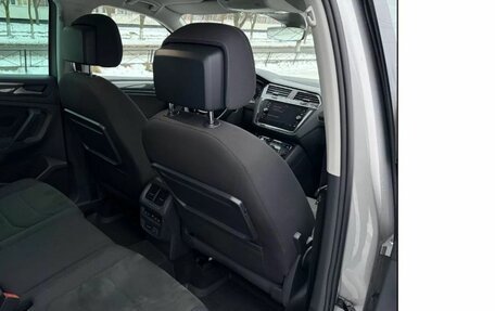 Volkswagen Tiguan II, 2019 год, 2 649 000 рублей, 4 фотография