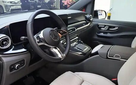 Mercedes-Benz V-Класс, 2024 год, 12 400 000 рублей, 5 фотография