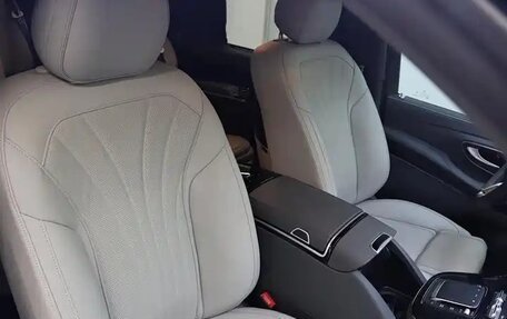 Mercedes-Benz V-Класс, 2024 год, 12 400 000 рублей, 9 фотография