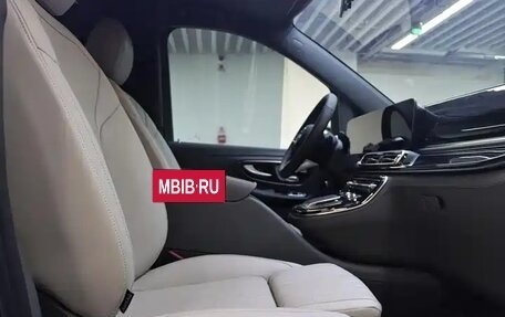 Mercedes-Benz V-Класс, 2024 год, 12 400 000 рублей, 7 фотография