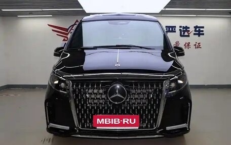 Mercedes-Benz V-Класс, 2024 год, 12 400 000 рублей, 2 фотография