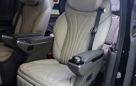 Mercedes-Benz V-Класс, 2024 год, 12 400 000 рублей, 15 фотография