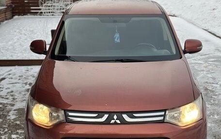 Mitsubishi Outlander III рестайлинг 3, 2012 год, 975 000 рублей, 4 фотография