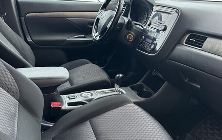 Mitsubishi Outlander III рестайлинг 3, 2012 год, 975 000 рублей, 13 фотография