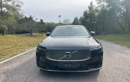 Volvo S90 II рестайлинг, 2025 год, 6 790 000 рублей, 2 фотография