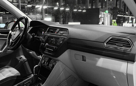 Volkswagen Tiguan II, 2017 год, 1 899 000 рублей, 7 фотография