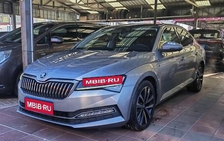 Skoda Superb III рестайлинг, 2022 год, 1 990 000 рублей, 1 фотография