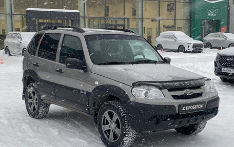 Chevrolet Niva I рестайлинг, 2017 год, 750 000 рублей, 3 фотография