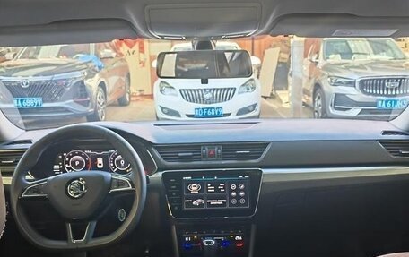 Skoda Superb III рестайлинг, 2022 год, 1 990 000 рублей, 5 фотография