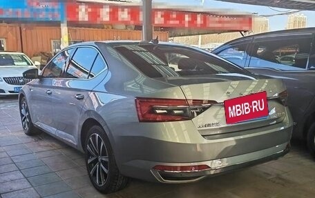 Skoda Superb III рестайлинг, 2022 год, 1 990 000 рублей, 3 фотография