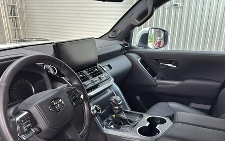 Toyota Land Cruiser, 2023 год, 11 600 000 рублей, 8 фотография