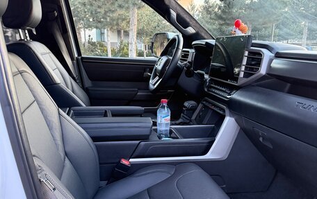 Toyota Tundra, 2022 год, 9 000 000 рублей, 10 фотография