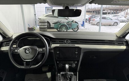 Volkswagen Passat B8 рестайлинг, 2018 год, 1 999 000 рублей, 10 фотография