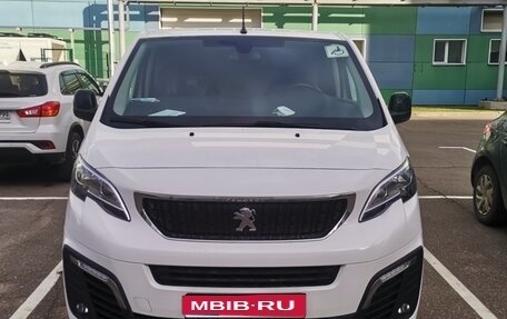 Peugeot Traveller I, 2018 год, 3 290 000 рублей, 1 фотография