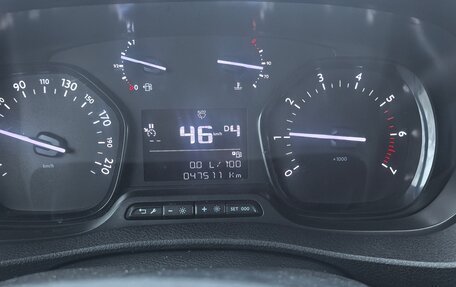 Peugeot Traveller I, 2018 год, 3 290 000 рублей, 15 фотография