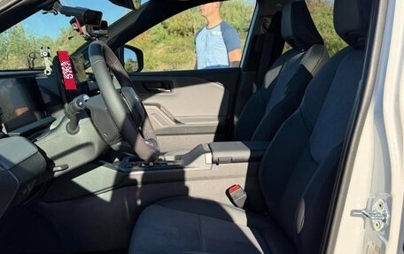 Toyota RAV4, 2025 год, 4 820 000 рублей, 12 фотография