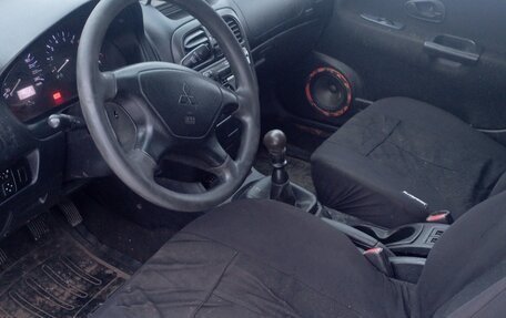 Mitsubishi Carisma I, 2001 год, 140 000 рублей, 2 фотография