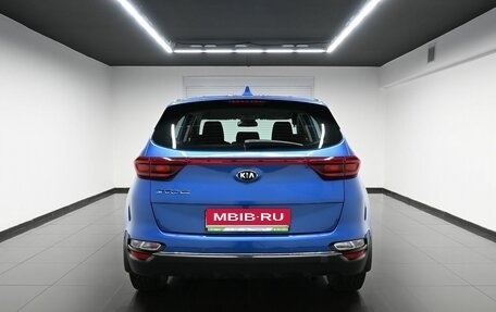 KIA Sportage IV рестайлинг, 2020 год, 2 075 000 рублей, 4 фотография